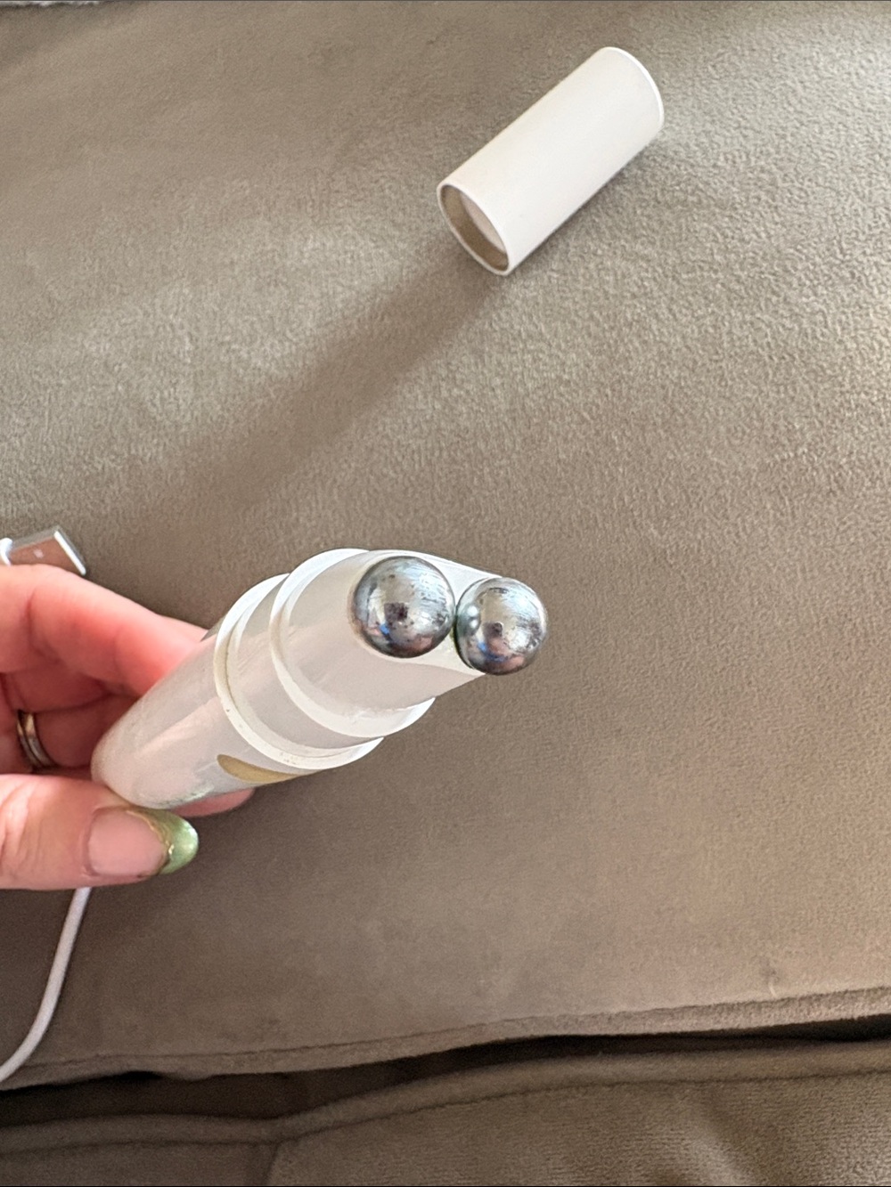 NuFACE Fix White Microcurrent Facial Toning Device - Picture 2 of 5